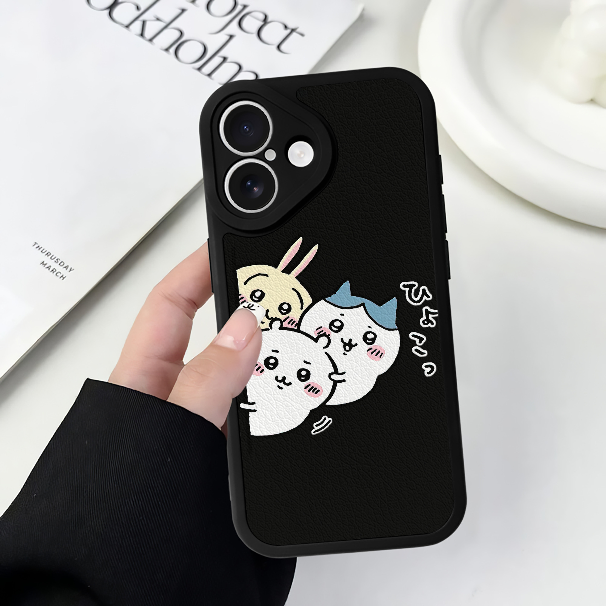 （画像用） ちいかわ うさぎ Chii-kawa usagi 【iPhone 16シリーズ対応】シリコンスマホケース（レザー調） 材質：シリコン